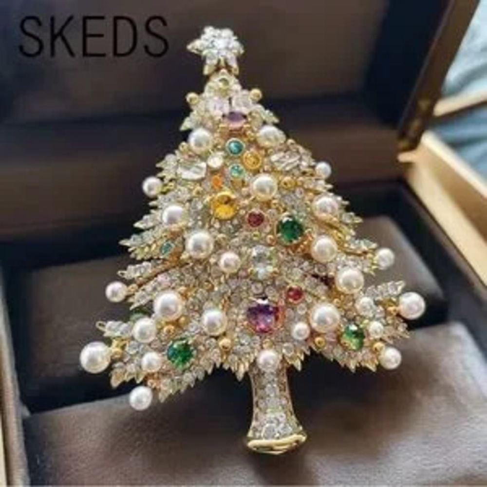 Gorgeous Christmas Tree Brooch Pin